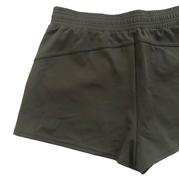 HALARA Mid Rise Elastic Waistband Button Side Pocket Casual Shorts 1.5'' - Picture 9 of 10